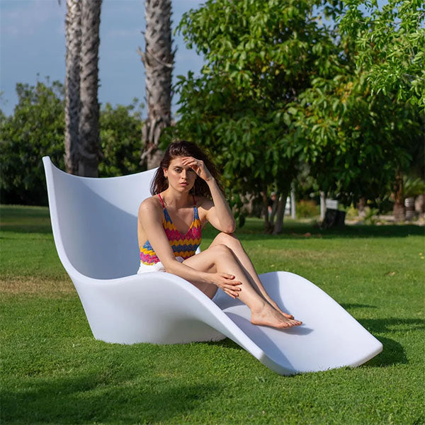 आउटडोर पूल लाउंजर एफआरपी - जलमग्न सन बेड, डूबा हुआ सन लाउंजर, पानी में डुबकी वाला सन लाउंजर फ्लुइडिक