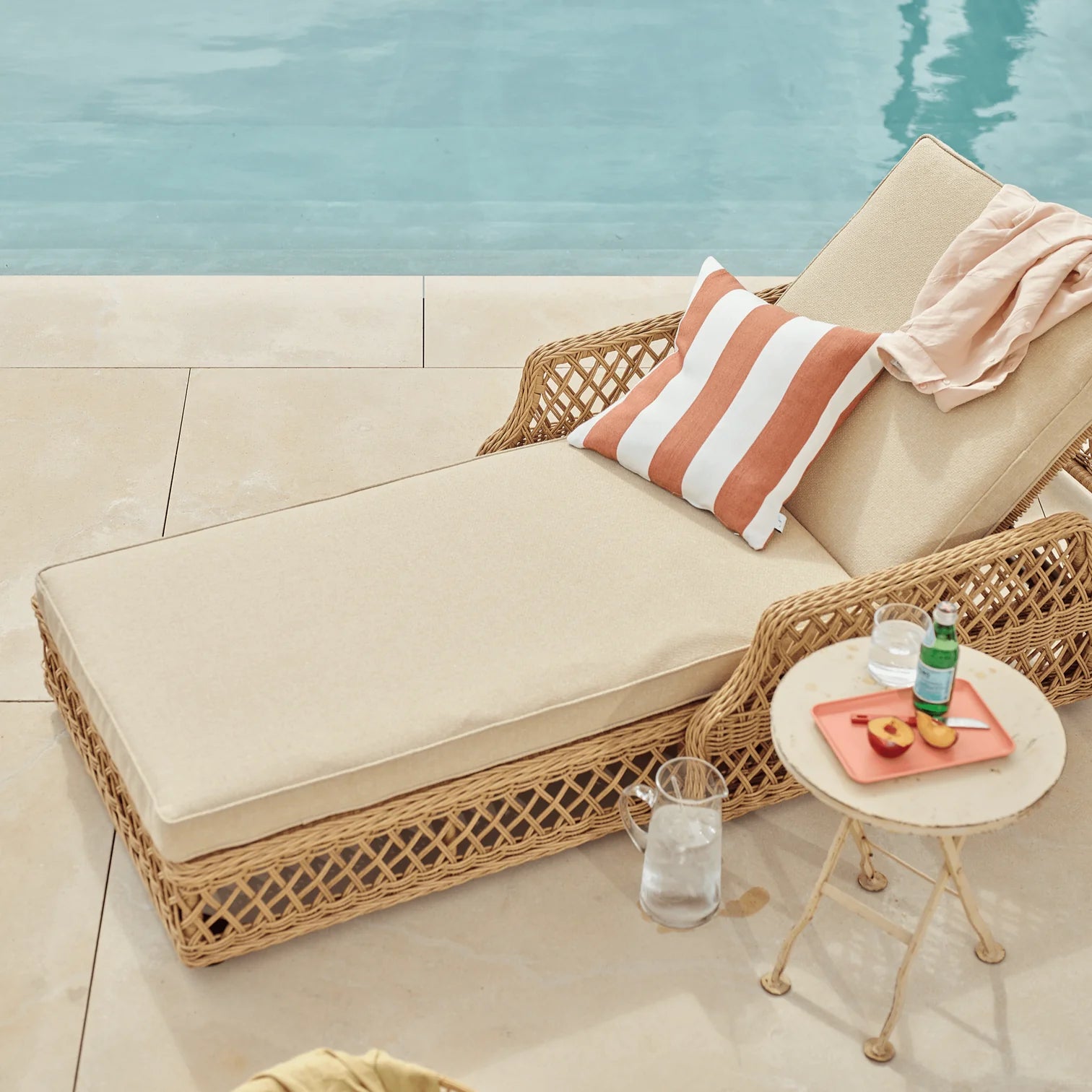 Vinage Plus wicker Sunlonger Sun bed for patio from Luxox