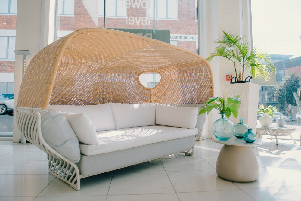 Outdoor Furniture - Wicker -Canopy Daybed - Aralia Prime